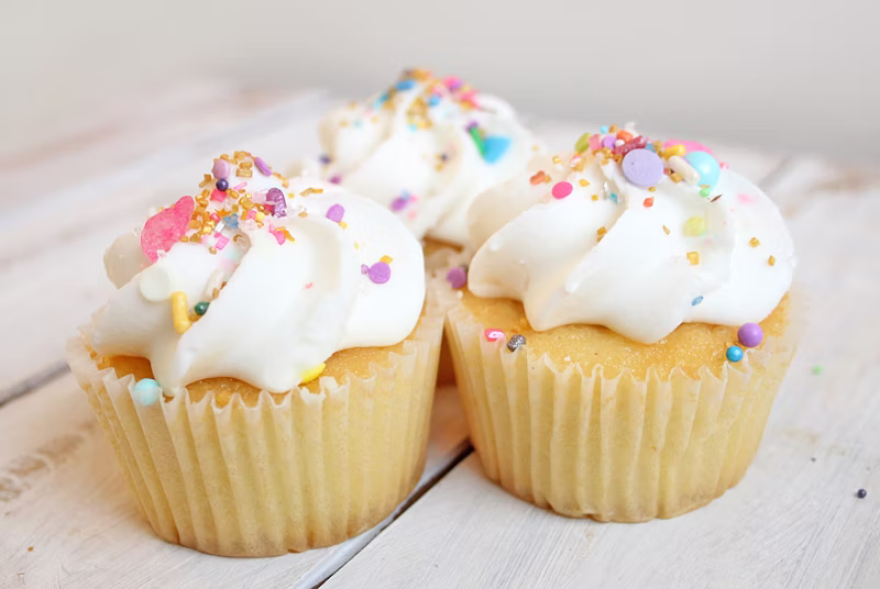 Browsing beautiful cakes